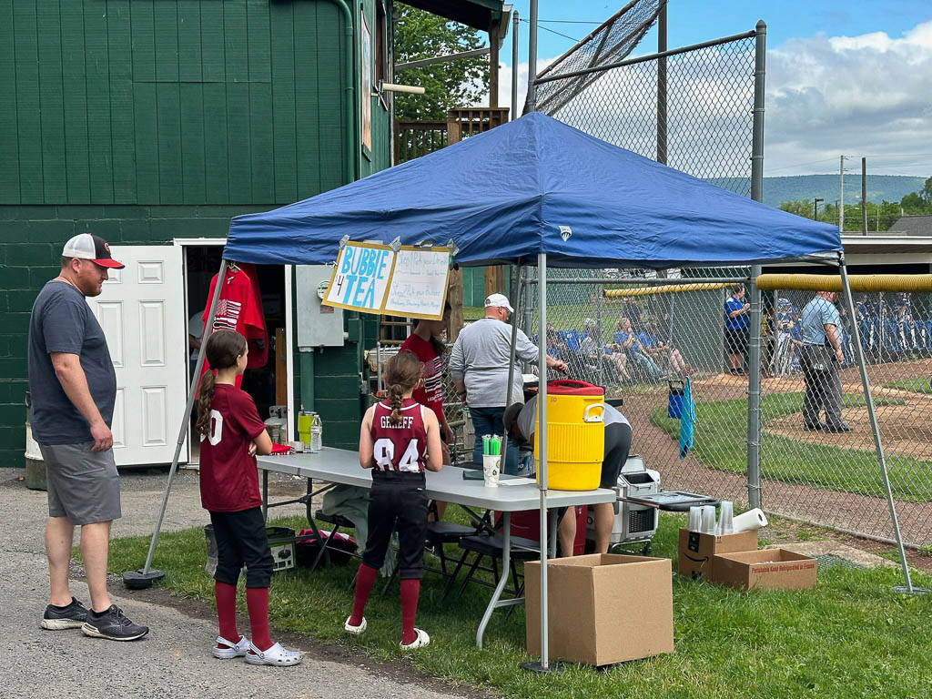 A concession stand selling bubble tea.